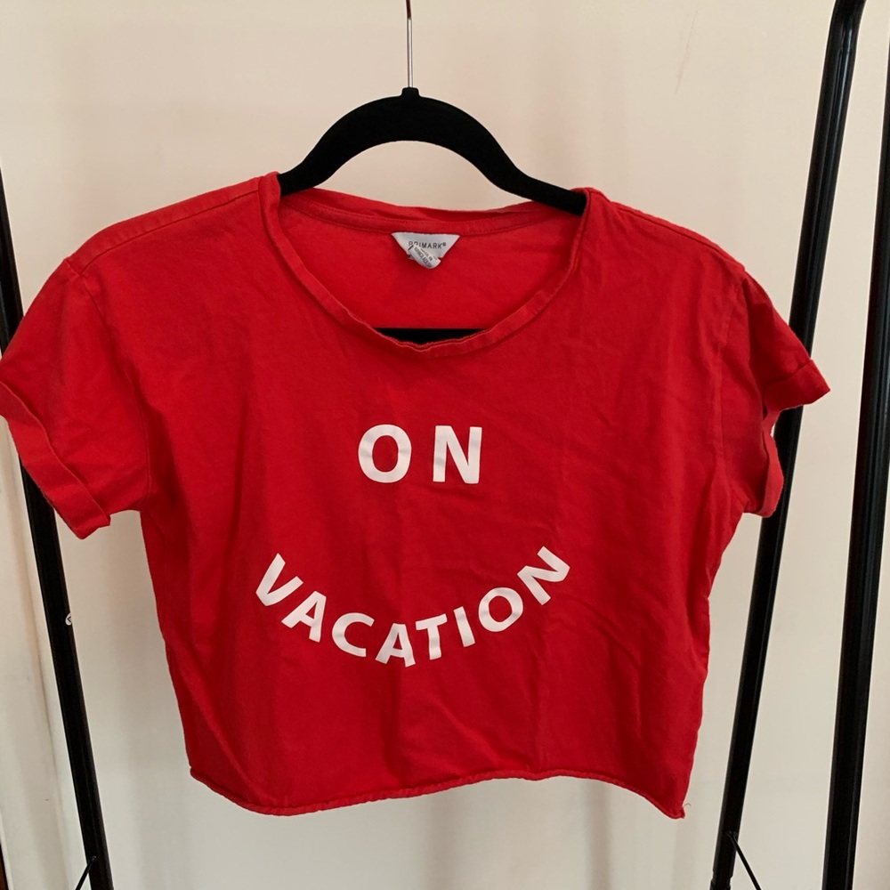 Cropped “On Vacation” Graphic Tee Size 4